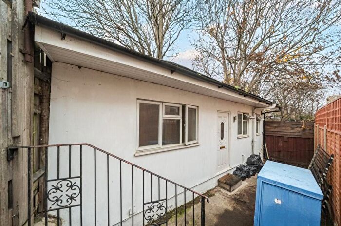 2 Bedroom Bungalow For Sale In C Doggett Road Catford, London, SE6
