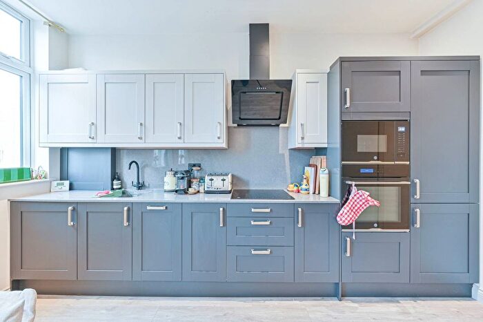 1 Bedroom Flat To Rent In Astoria Walk, Brixton, London, SW9