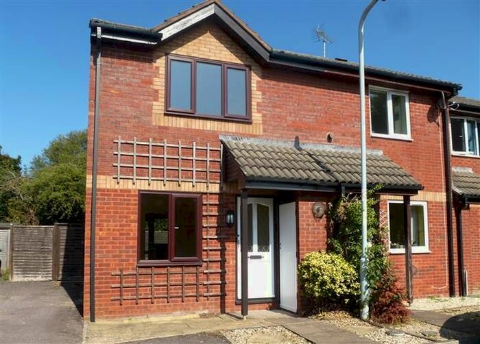 2 Bedroom Property To Rent In Witham Close, Taunton, TA1