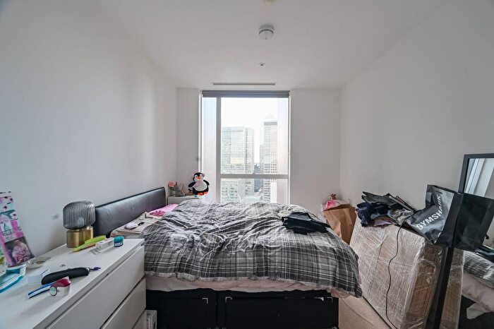 2 Bedroom Flat To Rent In Maine Tower, Docklands, London, E14