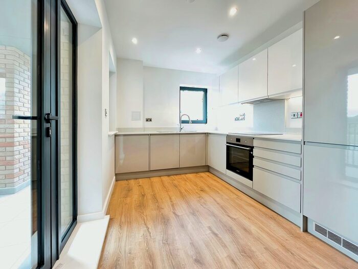 2 Bedroom Flat To Rent In Pyramid House, Ashford, TN23