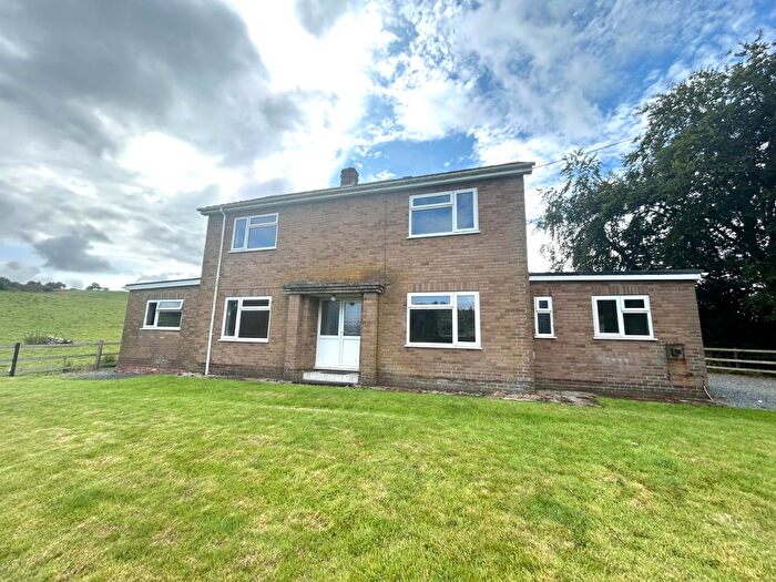3 Bedroom Detached House To Rent In Bryn Hafod, Llanbadarn Fynydd, Llandrindod Wells, Powys, LD1
