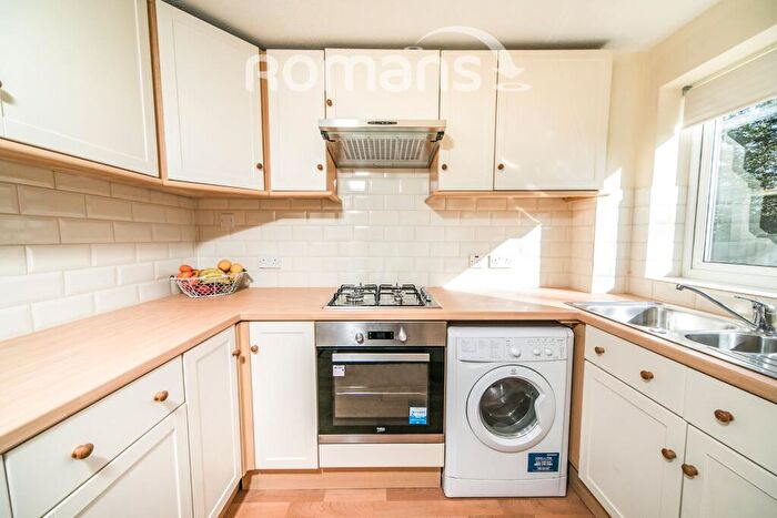 2 Bedroom Apartment To Rent In Morton Court, Reading, RG2