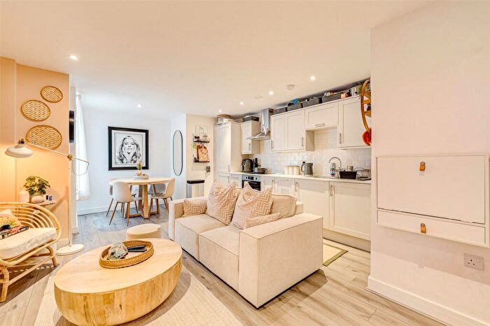 1 Bedroom Flat For Sale In Romany Road, Worthing, West Sussex, BN13