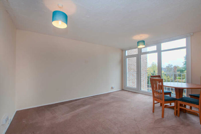 2 Bedroom Apartment To Rent In Dunwood Court, SL6