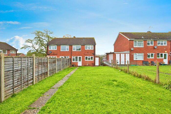 3 Bedroom Semi-Detached House For Sale In Wessex Road, Yeovil, BA21