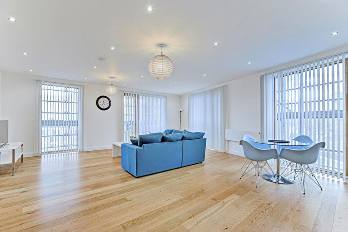 2 Bedroom Apartment To Rent In Chapel Street, Salford, M3