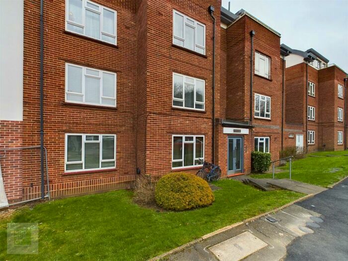 2 Bedroom Apartment To Rent In Hampshire Lodge, Courtlands, Maidenhead, Berkshire, SL6