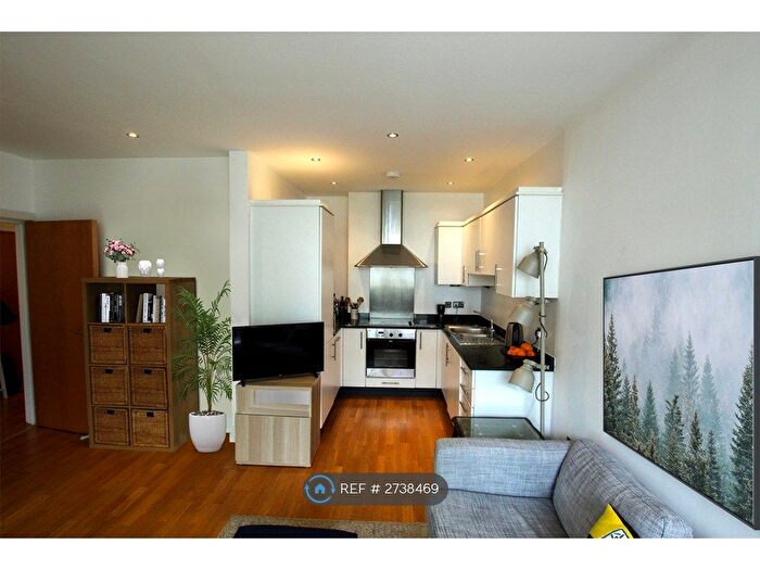 1 Bedroom Flat To Rent In Hamond Square, London, N1