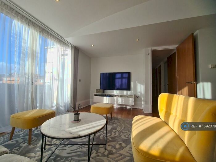 2 Bedroom Flat To Rent In The Atrium, Buckhurst Hill, IG9