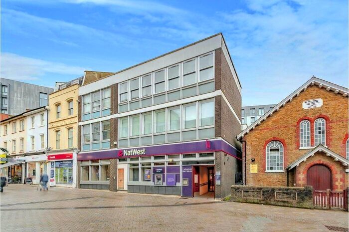 2 Bedroom Flat To Rent In Station Road, Redhill RH1