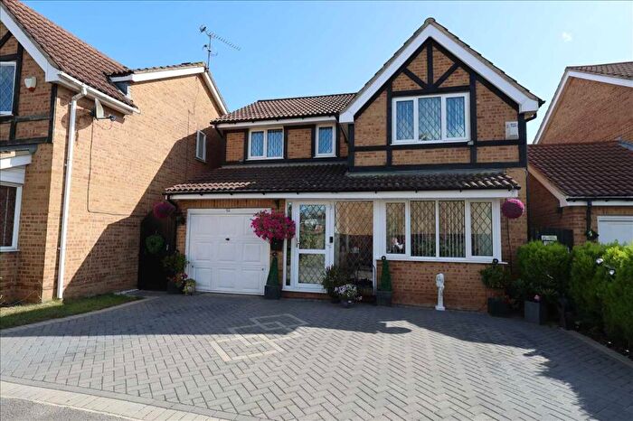 4 Bedroom Detached House For Sale In Portland Close, Burnham, SL2