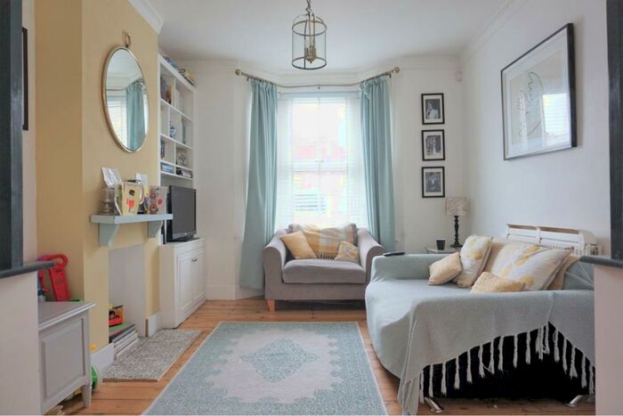 3 Bedroom House To Rent In New Road, Hextable, BR8