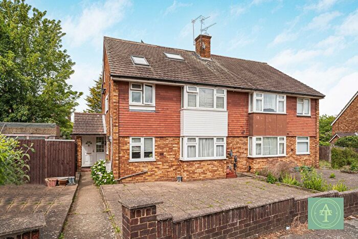 2 Bedroom Maisonette To Rent In Gerrards Close, N14