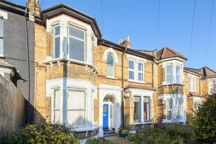 2 Bedroom Flat To Rent In Forest Drive East, Leytonstone, London E11