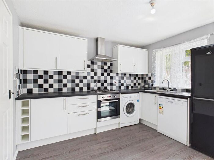 3 Bedroom House To Rent In Chaucer Way, Hitchin, Hertfordshire, SG4