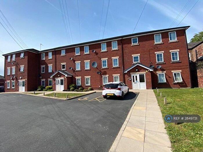 2 Bedroom Flat To Rent In Parkside Avenue, Manchester, M30