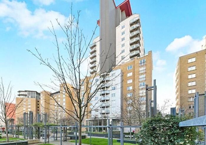 2 Bedroom Flat For Sale In Seacon Tower, Hutchin Street, Westferry, Canary Wharf, South Quay, London, E14