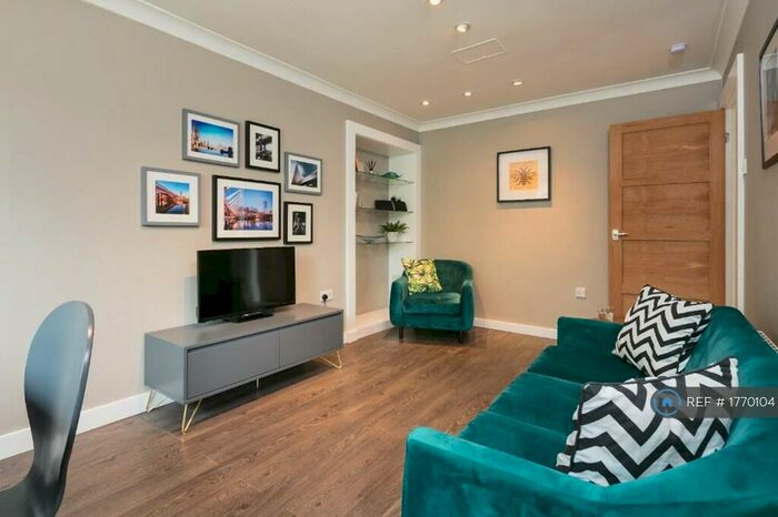 2 Bedroom Flat To Rent In Asgard Drive, Salford, M5