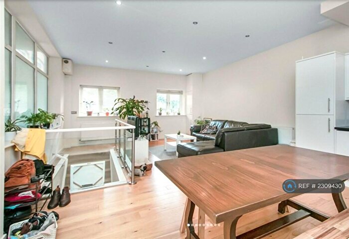 2 Bedroom Flat To Rent In Babik Court, London, E8