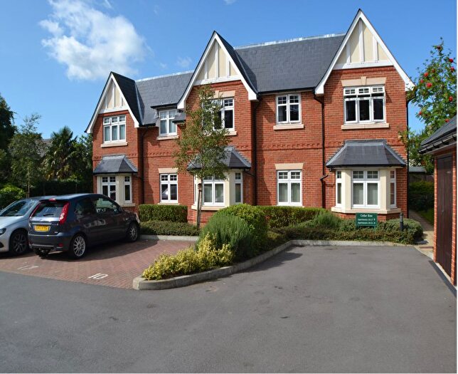 2 Bedroom Flat For Sale In Reigate Hill, Reigate, RH2