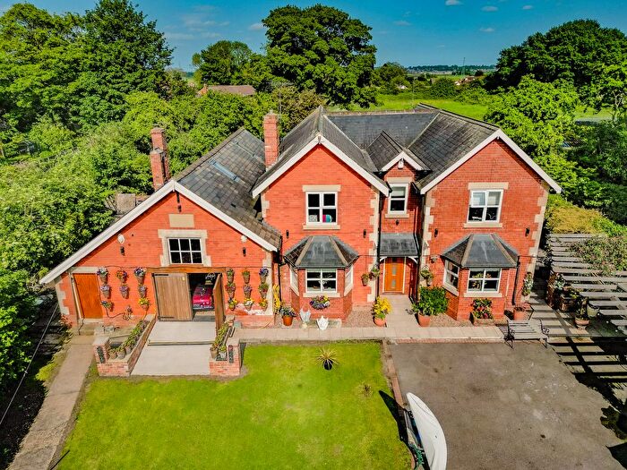 4 Bedroom Detached House For Sale In High Street, Beckingham, Doncaster, DN10