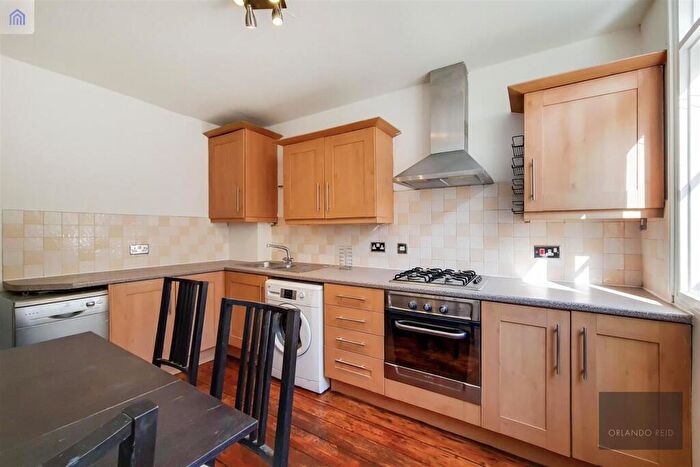1 Bedroom Apartment For Sale In Thirsk Road, Battersea, SW11