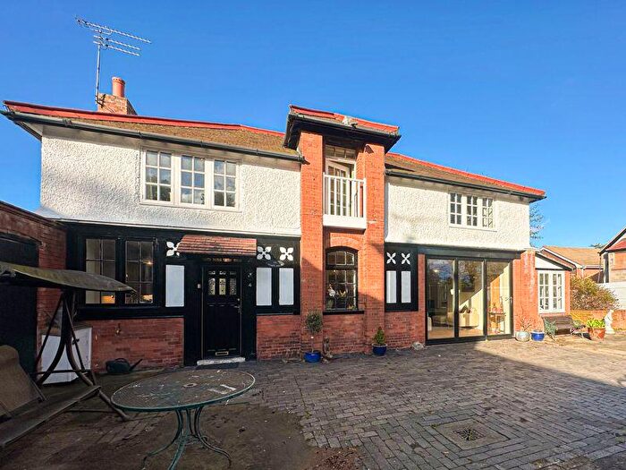 3 Bedroom Detached House For Sale In New Chester Road, Eastham, Wirral, CH62