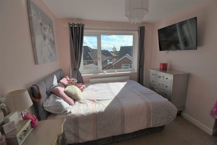 3 Bedroom Semi-Detached House To Rent In Hood Close, Tyldesley, Manchester, M29