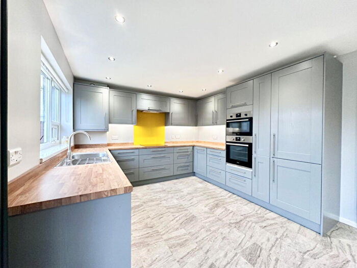 4 Bedroom Detached House For Sale In Grassholme Drive, Offerton, Stockport, SK2