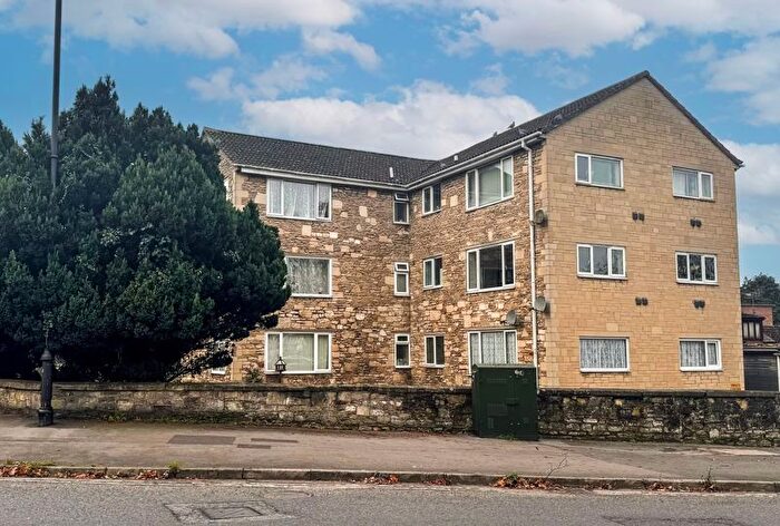 2 Bedroom Flat For Sale In Wingfield Road, Trowbridge, BA14