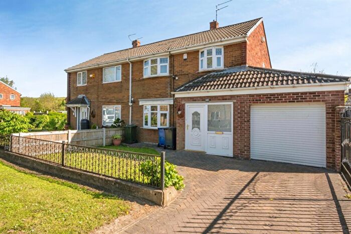 3 Bedroom Semi-Detached House For Sale In Thorne Road, Stainforth, Doncaster, DN7