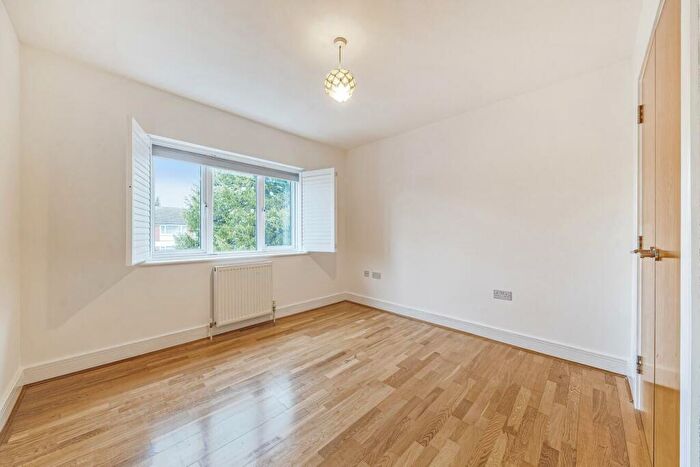 3 Bedroom Terraced House For Sale In Kingston Road, New Malden, KT3