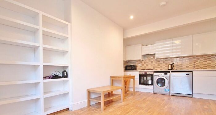 3 Bedroom Flat To Rent In St. John's Grove, Archway, London, N19