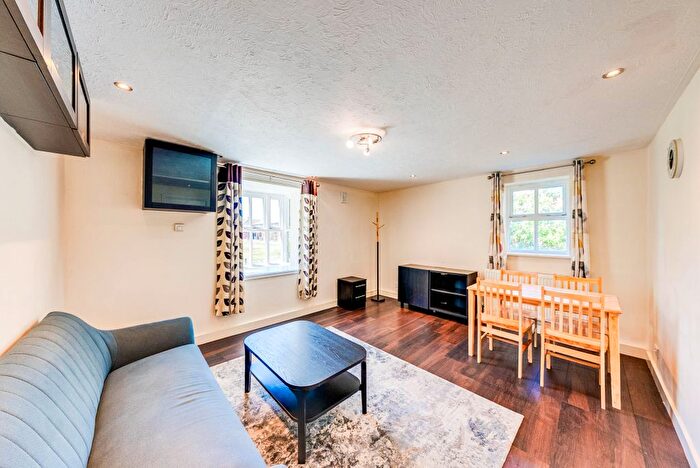 2 Bedroom Flat For Sale In Yeoman Close, London, E6