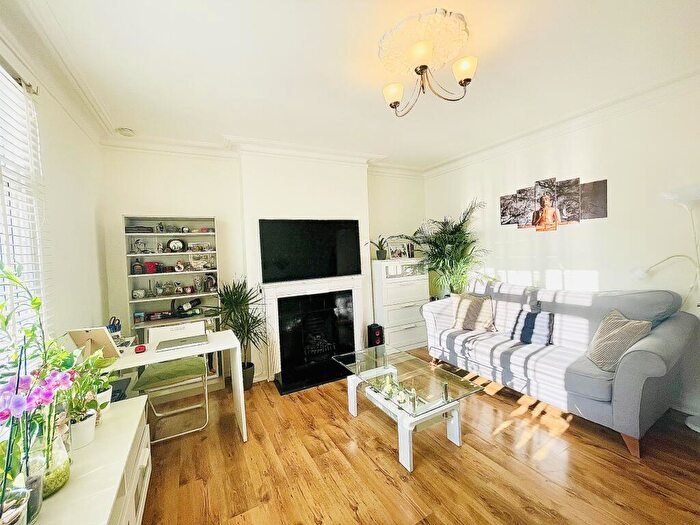 2 Bedroom Apartment To Rent In Southbridge Road, CR0
