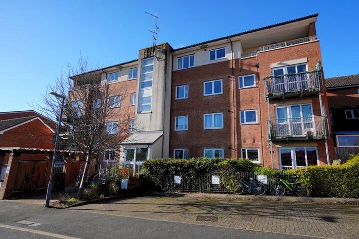 2 Bedroom Flat For Sale In Windrush Drive, High Wycombe, HP13