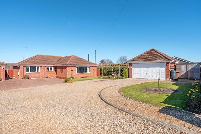 4 Bedroom Detached Bungalow For Sale In Bulmer Lane, Winterton-On-Sea, NR29