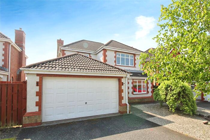 4 Bedroom Detached House To Rent In Bruce Gardens, Dunfermline, Fife, KY11