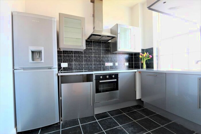 2 Bedroom Flat To Rent In James Lee Square, Enfield, EN3