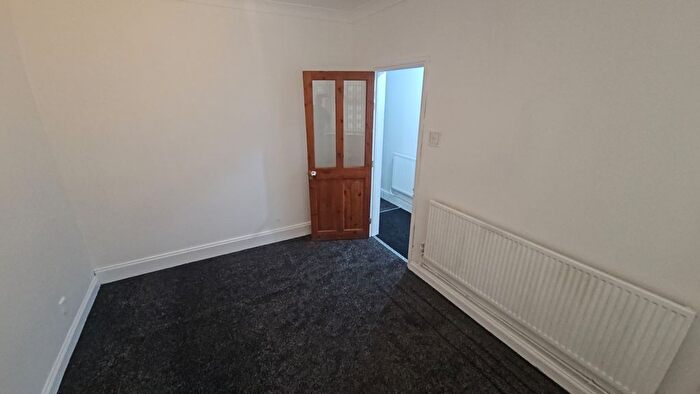 4 Bedroom Semi-Detached House To Rent In Granville Road, Luton, LU1