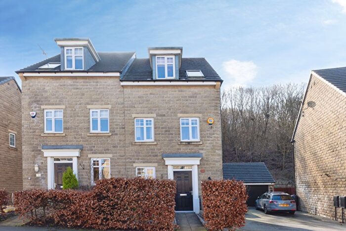 3 Bedroom Semi-Detached House For Sale In Castle Stead Drive, Bradford, BD13
