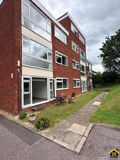 1 Bedroom Flat For Sale In Foxgrove Road, Beckenham, Kent, BR3