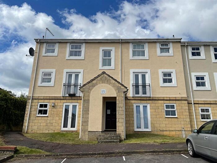 2 Bedroom Flat To Rent In Queens Square, Chippenham, SN15