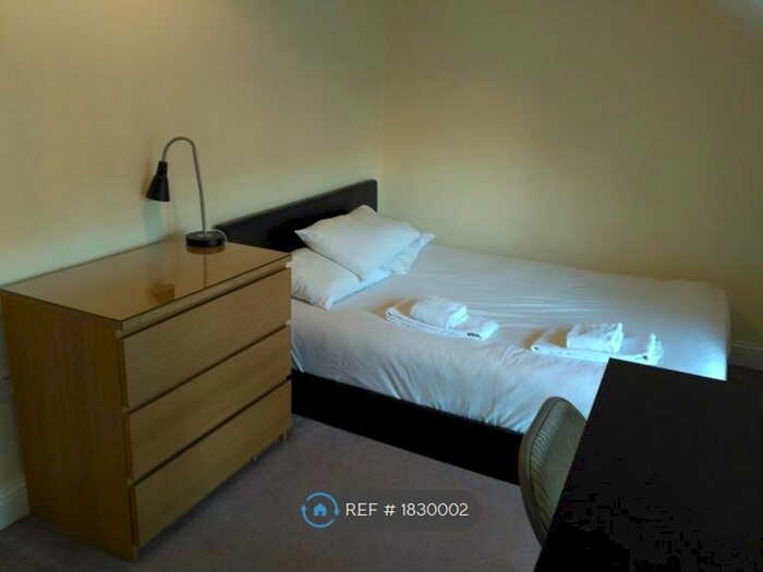 2 Bedroom Flat To Rent In Gilmour Road, Edinburgh, EH16