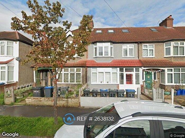 Studio To Rent In South Norwood, London, SE25