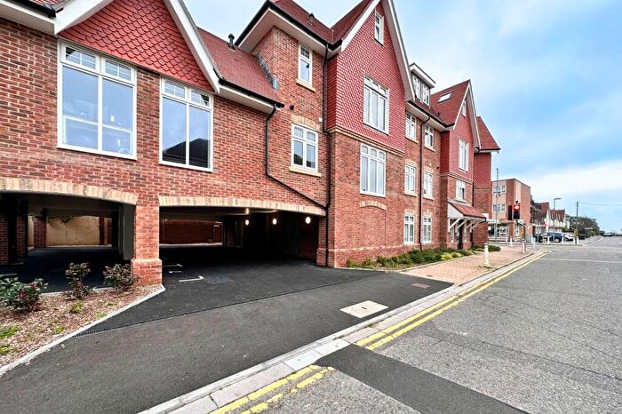1 Bedroom Flat To Rent In Aris House, Lymington Road, Highcliffe, Dorset., BH23