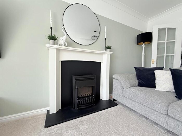 3 Bedroom Link Detached House For Sale In Woodpecker Close, Stowmarket, IP14