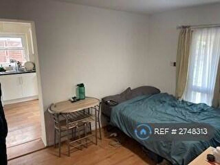 Studio To Rent In Belmont Road, London, N15