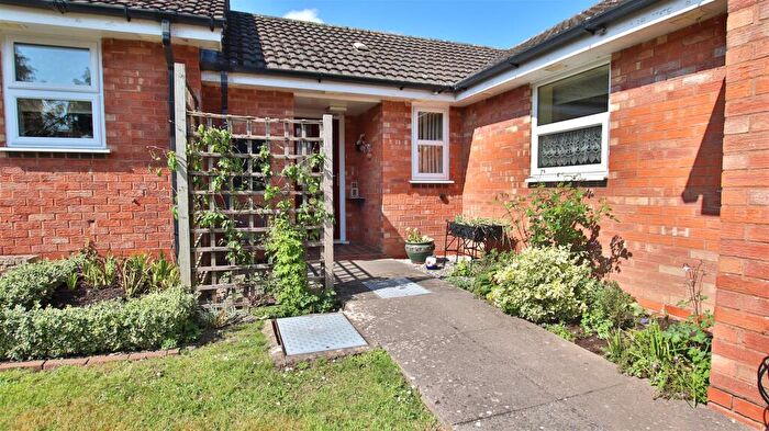 2 Bedroom Bungalow For Sale In Shephard Mead, Tewkesbury, GL20